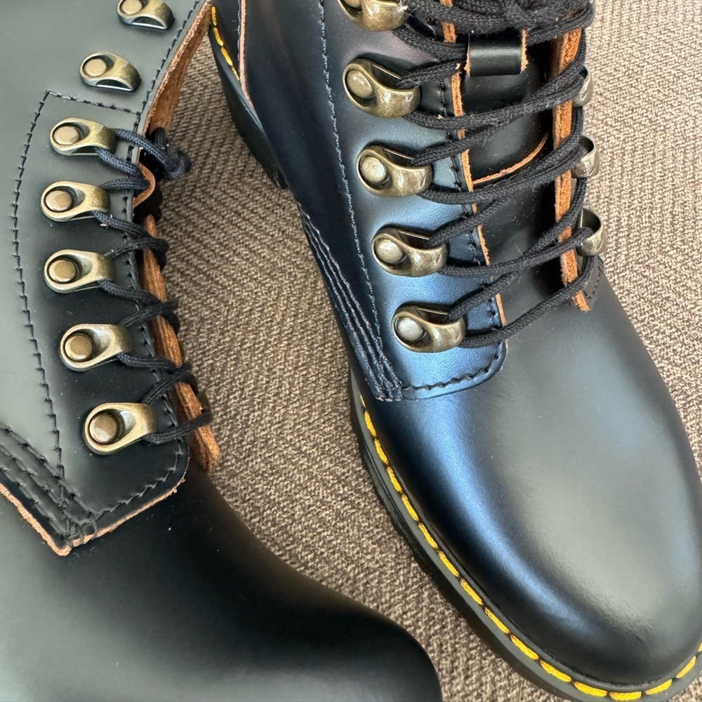 DR. MARTENS Leona Women’s Vintage Smooth Leather Heeled Boots - Picture 9 of 12